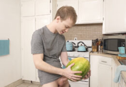 Nejdřív oprcal meloun a pak přítelkyni🤪