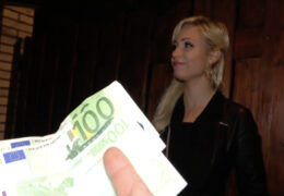 Kundička z Berlína prcá s agentem za eura €€€