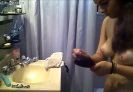 Šmírování slečny👧 v koupelně 🛀😁(tajný záznam)👀📷