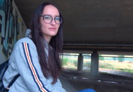 PublicAgent – Sasha Sparrow šuká pod mostem s agentem
