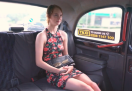 FakeTaxi – Hubená zrzka dostane velké péro